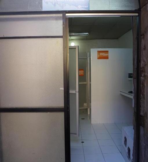 Standard 3 Bett Zimmer Geteiltes Bad, Pirwa Backpackers Colonial