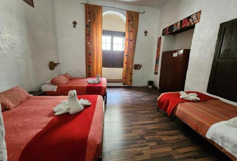 Quarto Triplo Estandar Banheiro Compartilhado, Pirwa Backpackers Colonial