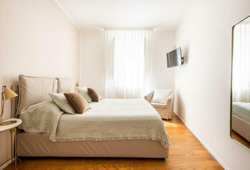 اتاق لوکس خانوادگی, Moncada Suites & Apartments