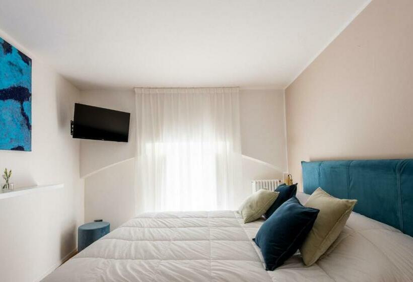 اتاق لوکس خانوادگی, Moncada Suites & Apartments