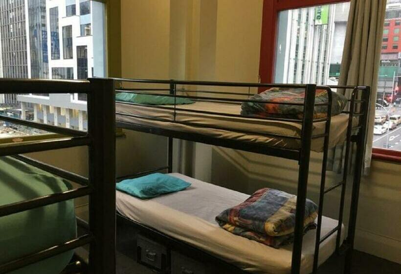 Bed in een Gedeelde Kamer, Surf  N  Snow Backpackers