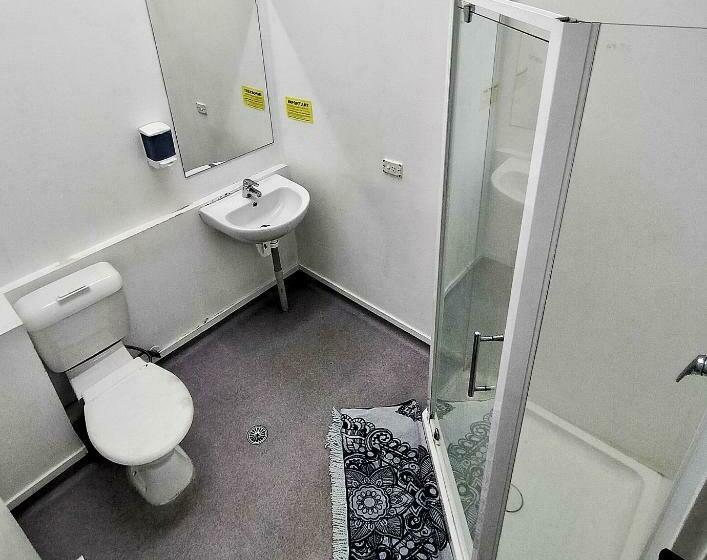 מיטה בחדר משותף, Surf  N  Snow Backpackers