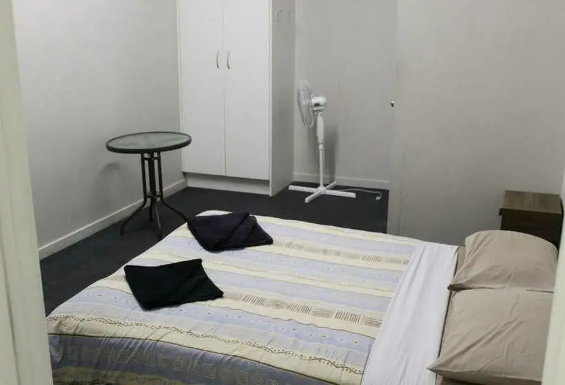 اتاق استاندارد با سرویس بهداشتی مشترک, Surf  N  Snow Backpackers