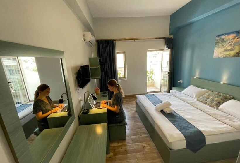 اتاق لوکس با بالکن, The Sydney