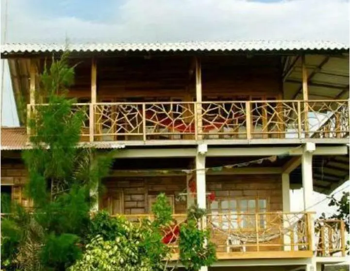 سوییت خانوادگی, The Sea Garden House