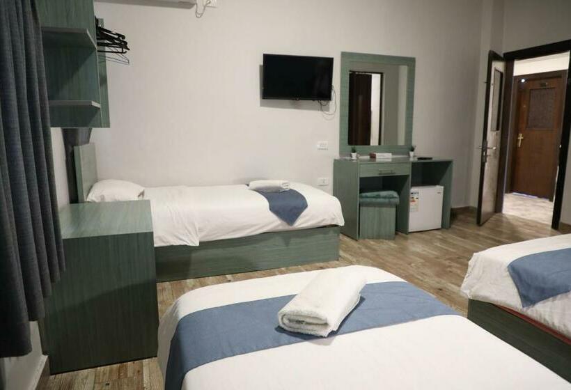 اتاق استاندارد سه نفره, The Sydney