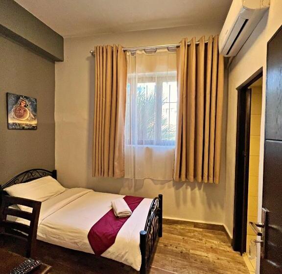 اتاق اکونومی یک تخته, The Sydney