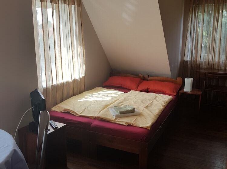 غرفة قياسية ثلاثية, Villa Rosse Pokoje Goscinne