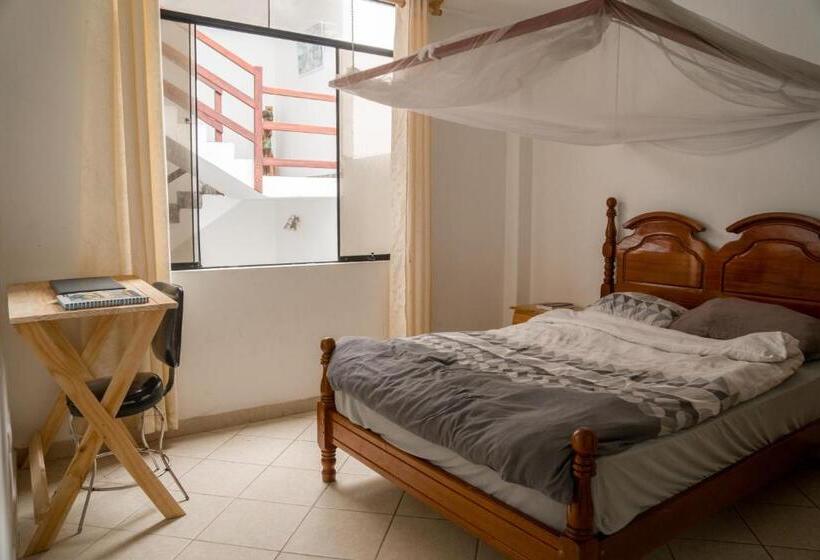 غرفة قياسية, Bravo Surf Camp