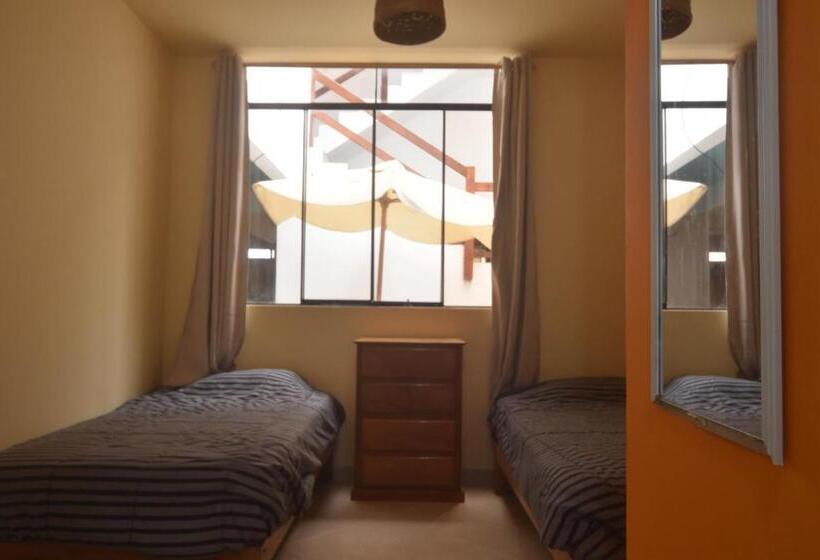 سرير فى غرفة مشتركه, Bravo Surf Camp