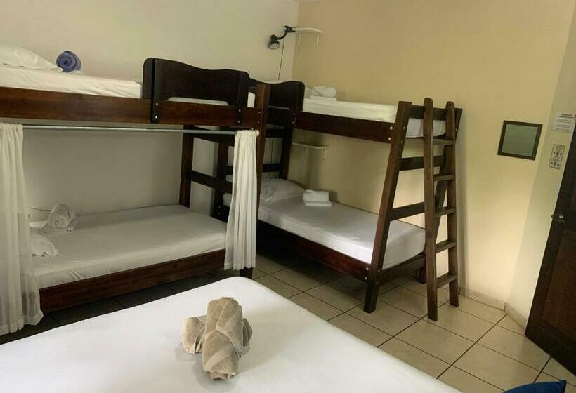 اتاق خانوادگی, Casa De Lis Hotel & Tourist Info Centre