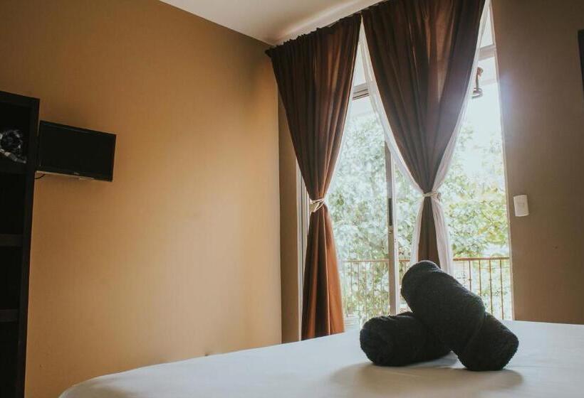 غرفة قياسية مزوَّدة بشُرفة, Casa De Lis Hotel & Tourist Info Centre