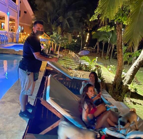 بنجلو قياسى مطل على البحر, Beachfront Vista Hermosa