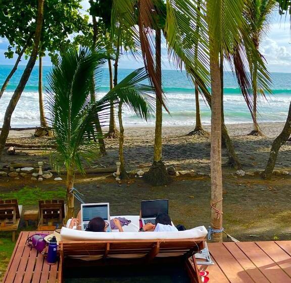 بنجلو قياسى مطل على البحر, Beachfront Vista Hermosa