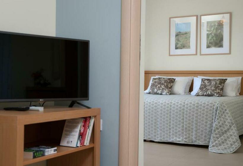 주니어 스위트, Estia