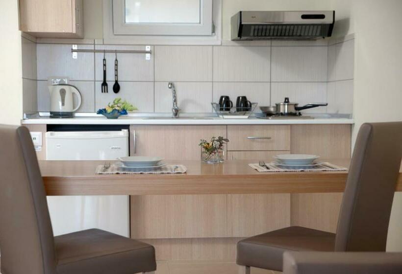 주니어 스위트, Estia