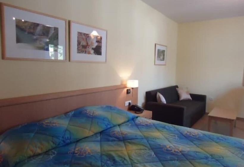 스탠다드 스튜디오, Estia