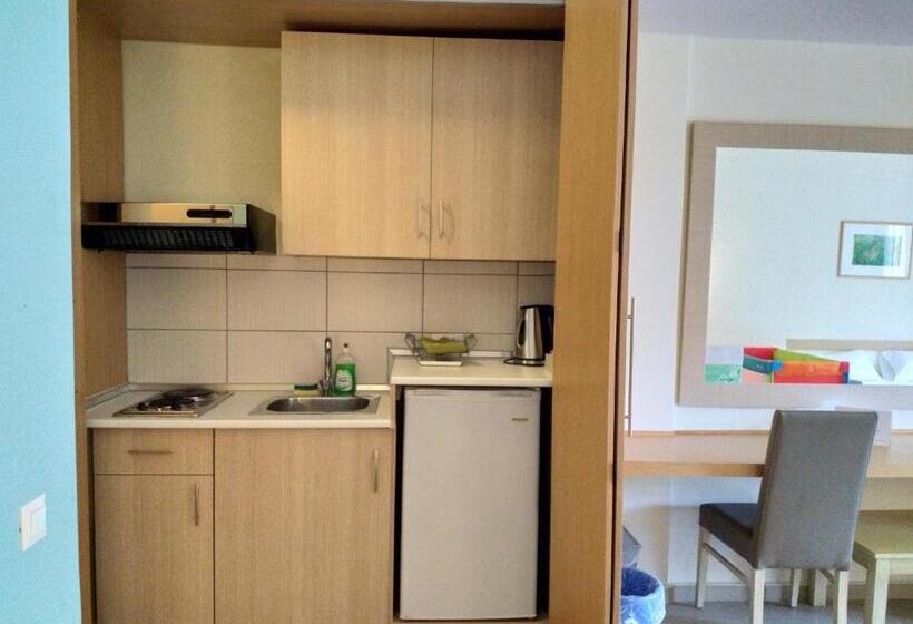 주니어 스위트, Estia