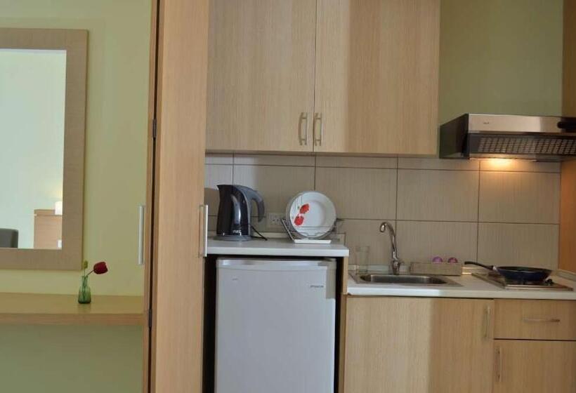 스탠다드 스튜디오 바다 전망, Estia