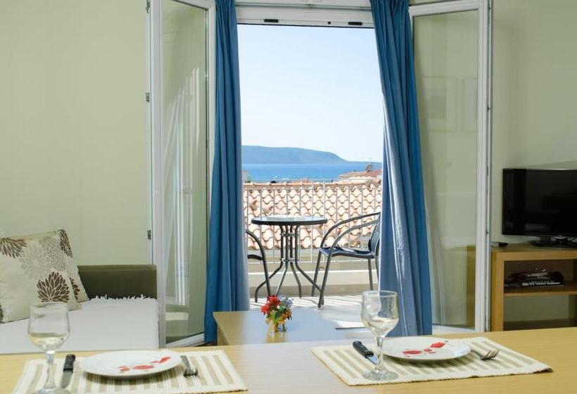 스탠다드 스튜디오 바다 전망, Estia