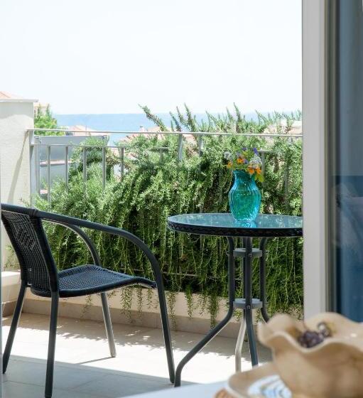 스탠다드 스튜디오 바다 전망, Estia