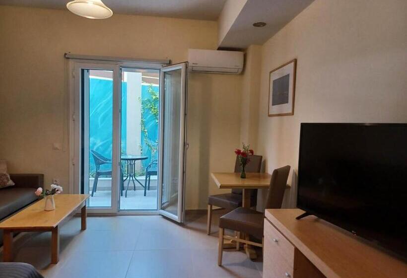 이코노미 룸, Estia