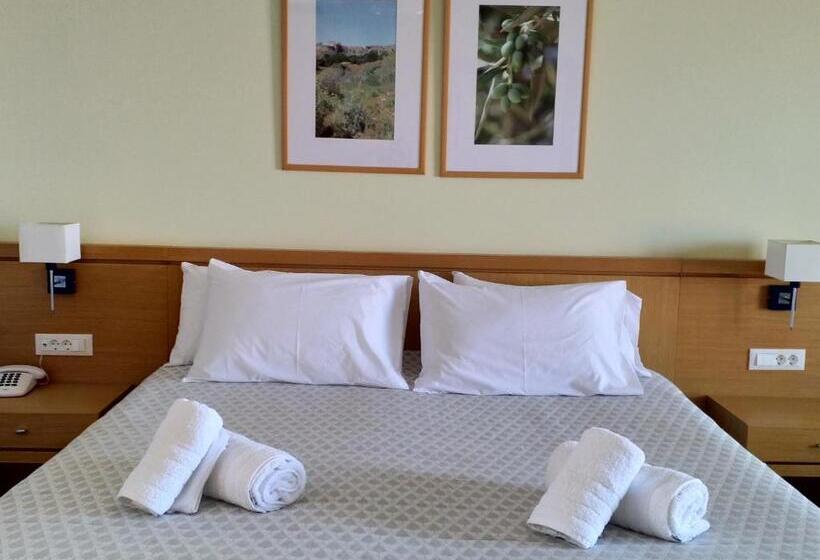 이코노미 룸, Estia