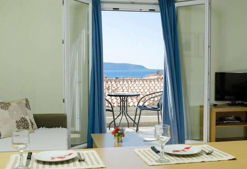 스탠다드 스튜디오 바다 전망, Estia