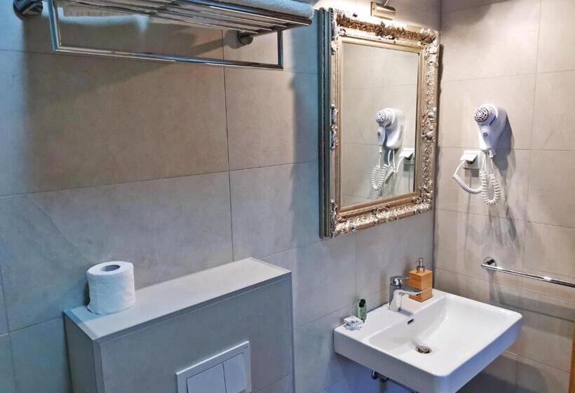 מיטת קינג בסוויטה, Green Garden Plitvice Lakes