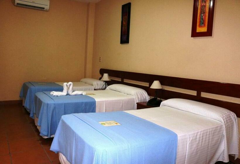 اتاق استاندارد سه نفره, Los Arcos