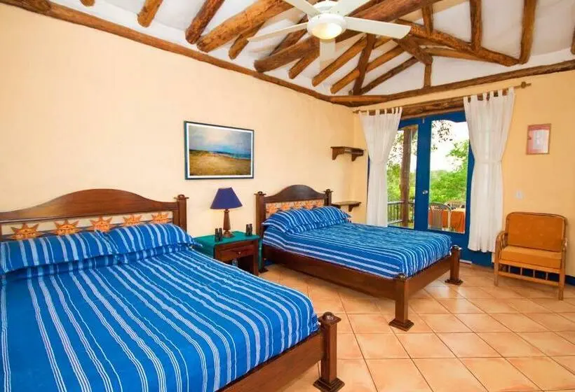 اتاق استاندارد چهار تخته, Mantaraya Lodge