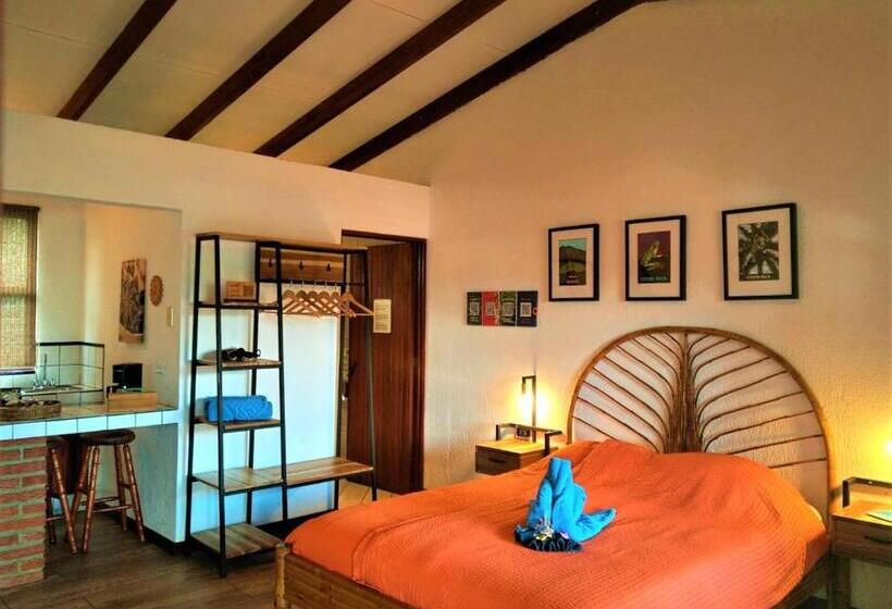 اتاق لوکس, Orosi Lodge