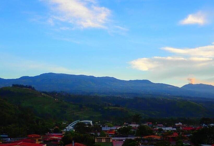 کلبه ییلاقی, Orosi Lodge