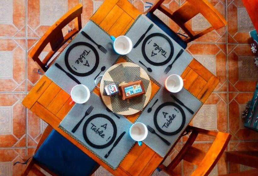 کلبه ییلاقی, Orosi Lodge