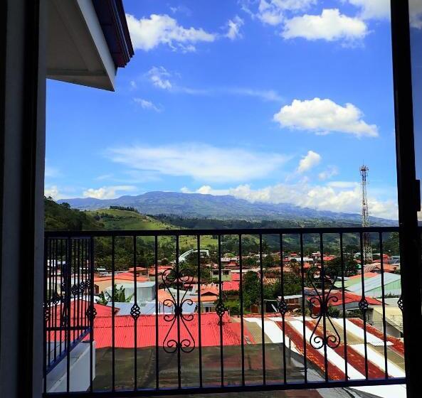 ویلای 3 خوابه, Orosi Lodge