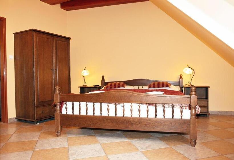 סוויטת סופריור, Pelikán