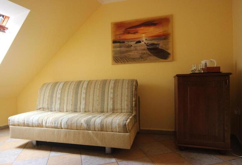 סוויטה, Pelikán