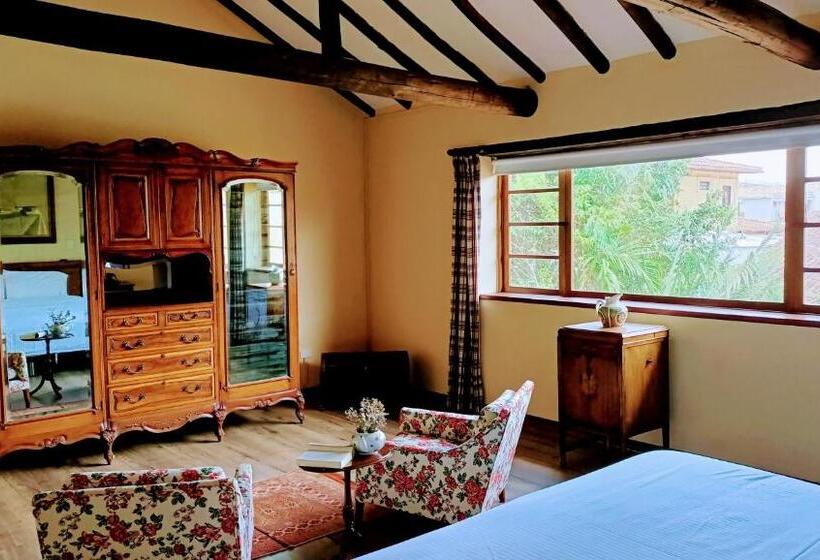 스위트 킹사이즈 침대, Plazuela De San Agustín