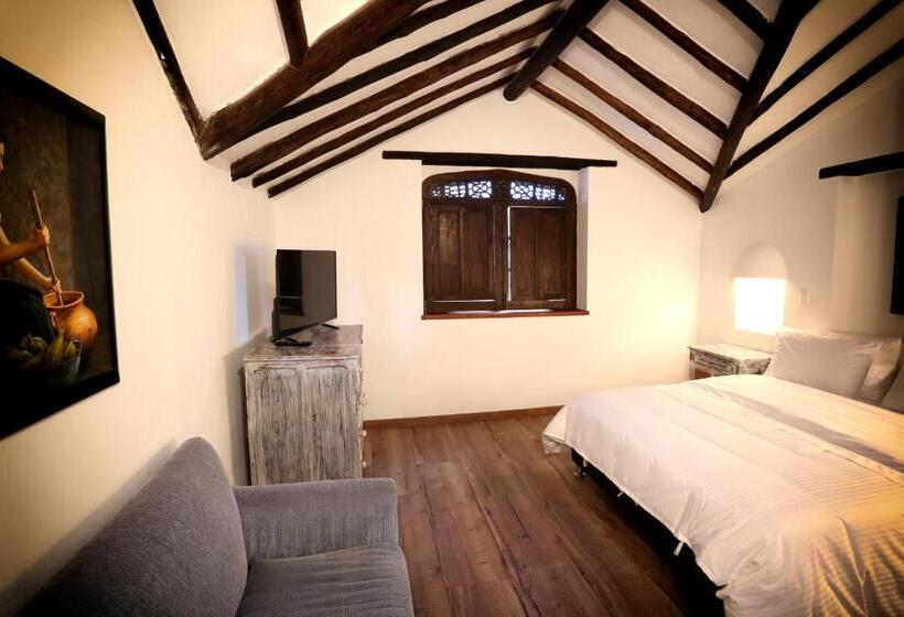 주니어 스위트, Plazuela De San Agustín