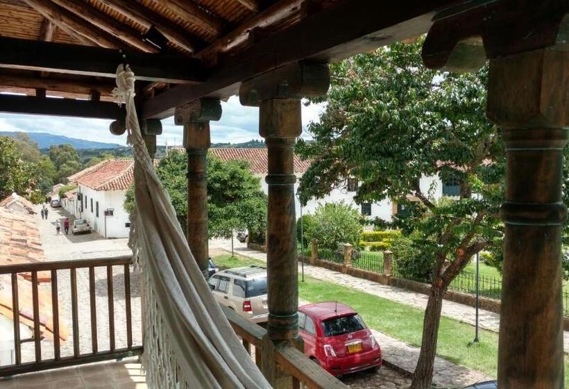 디럭스 스위트, Plazuela De San Agustín