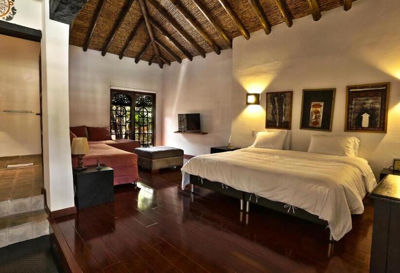 디럭스 스위트, Plazuela De San Agustín