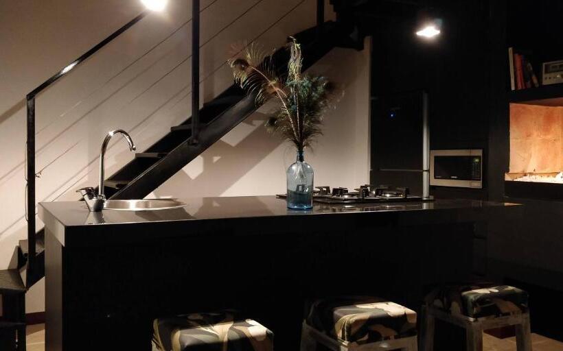 디럭스 스위트, Plazuela De San Agustín