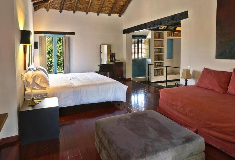 디럭스 스위트, Plazuela De San Agustín