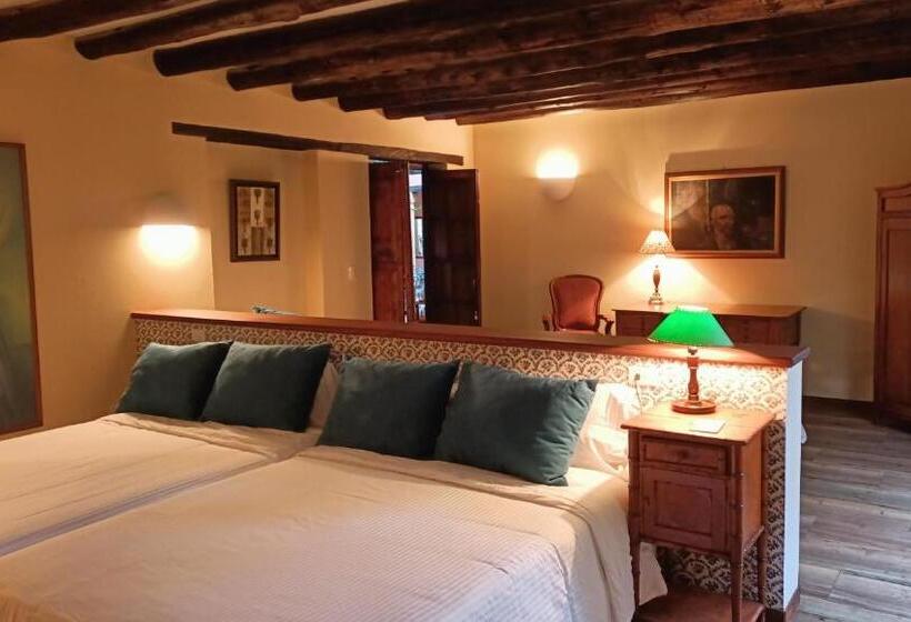 패밀리 룸, Plazuela De San Agustín