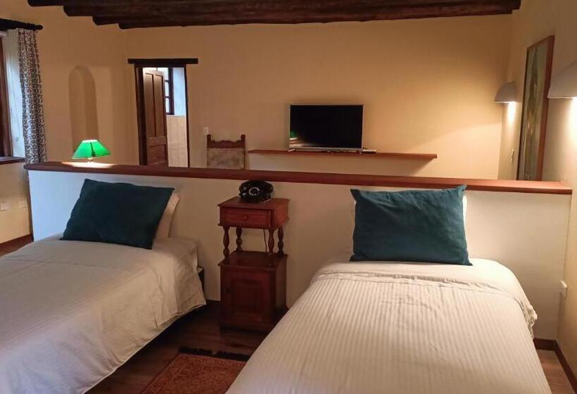 패밀리 룸, Plazuela De San Agustín