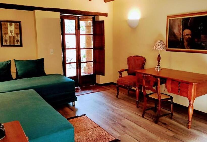 패밀리 룸, Plazuela De San Agustín