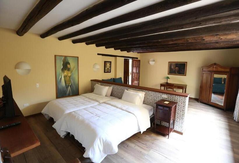 패밀리 룸, Plazuela De San Agustín