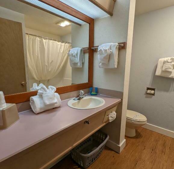 جناح عائلي, Surfside Resort