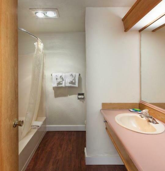 جناح عائلي, Surfside Resort