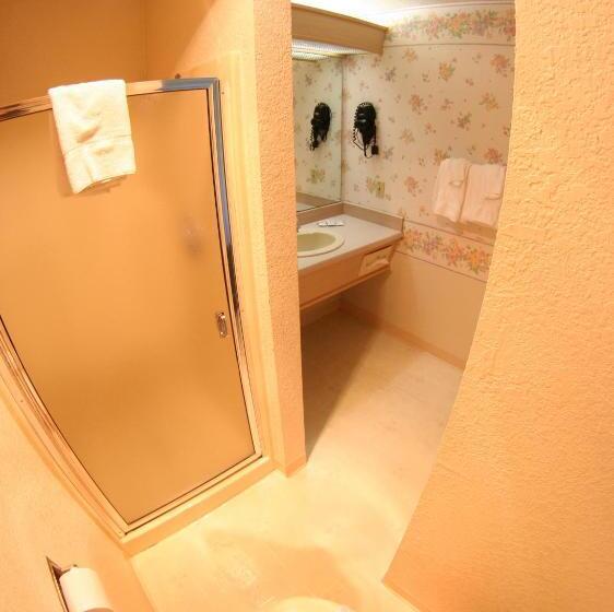 جناح عائلي, Surfside Resort